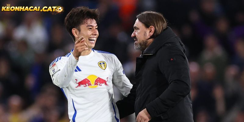 HLV Daniel Farke không muốn bán Tanaka