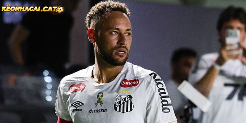 Tiền đạo Neymar xúc phạm trọng tài